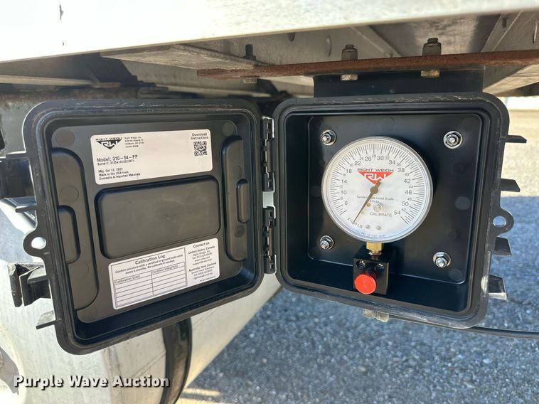 image for item ER8583 2013 Great Dane refrigerated van trailer