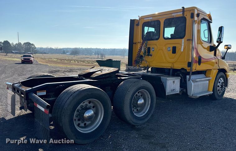 image for item OK9477 2016 Freightliner Cascadia 125 semi truck