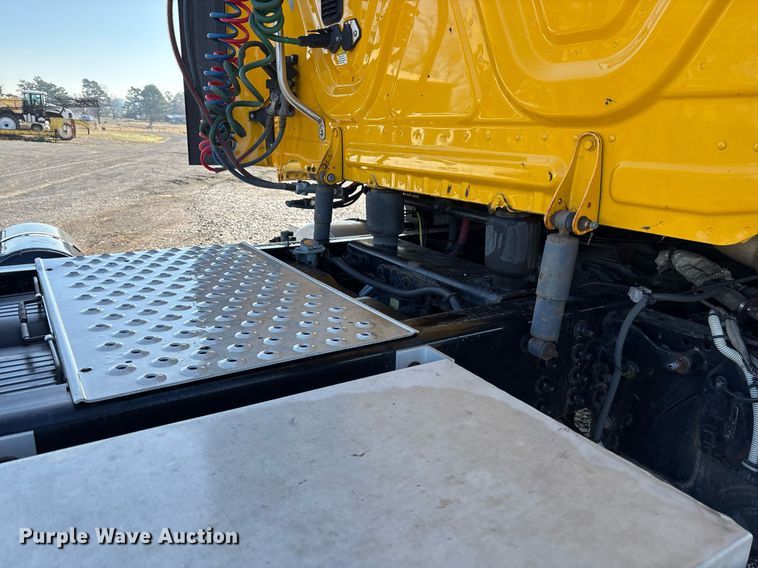 image for item OK9477 2016 Freightliner Cascadia 125 semi truck