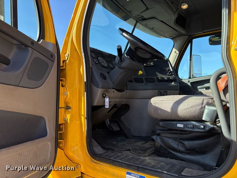 image for item OK9477 2016 Freightliner Cascadia 125 semi truck