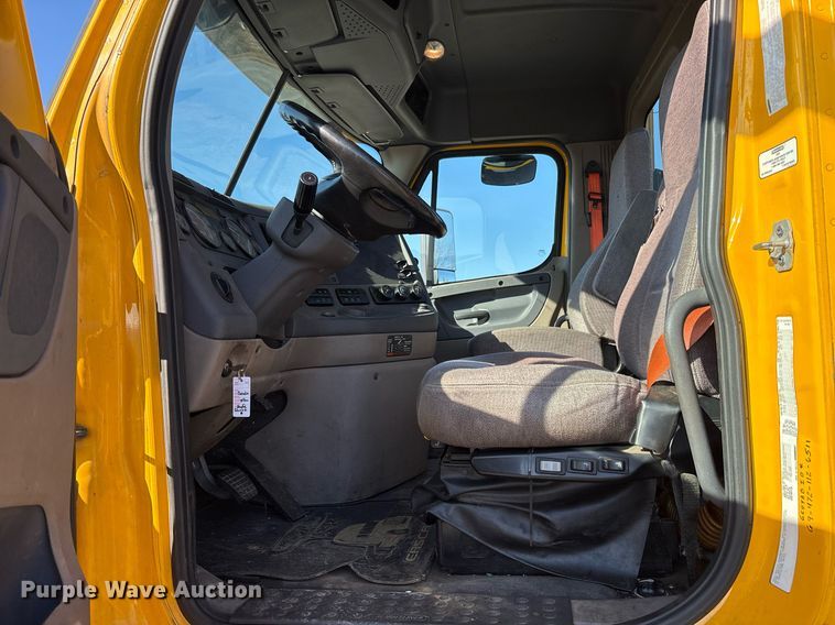 image for item OK9477 2016 Freightliner Cascadia 125 semi truck