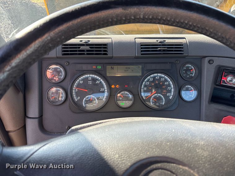 image for item OK9477 2016 Freightliner Cascadia 125 semi truck