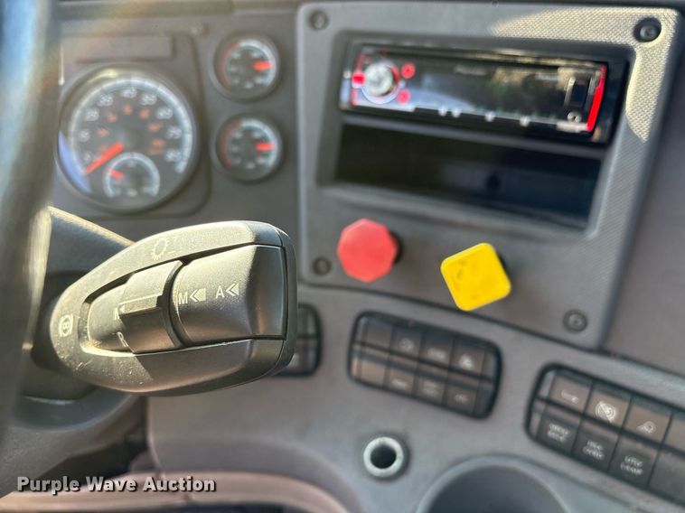 image for item OK9477 2016 Freightliner Cascadia 125 semi truck