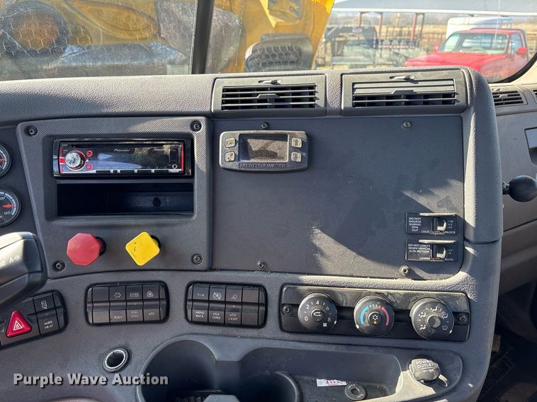 image for item OK9477 2016 Freightliner Cascadia 125 semi truck