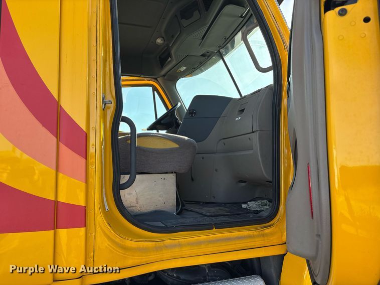 image for item OK9477 2016 Freightliner Cascadia 125 semi truck