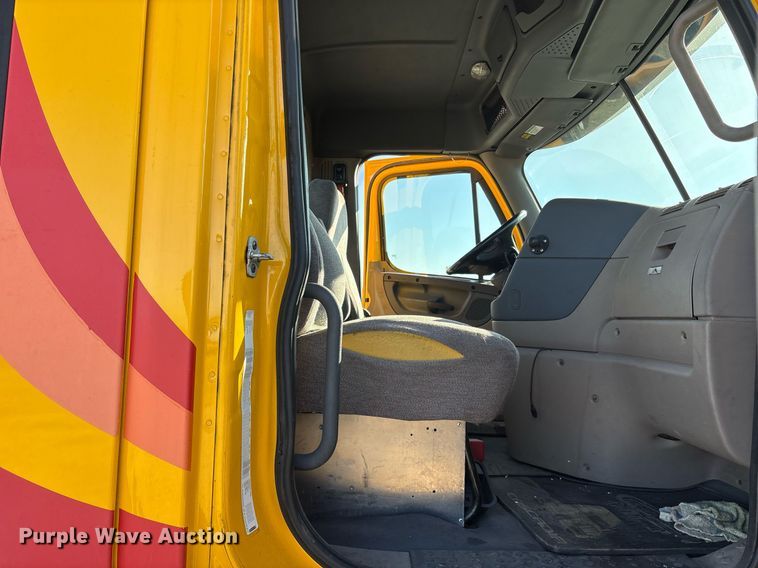 image for item OK9477 2016 Freightliner Cascadia 125 semi truck