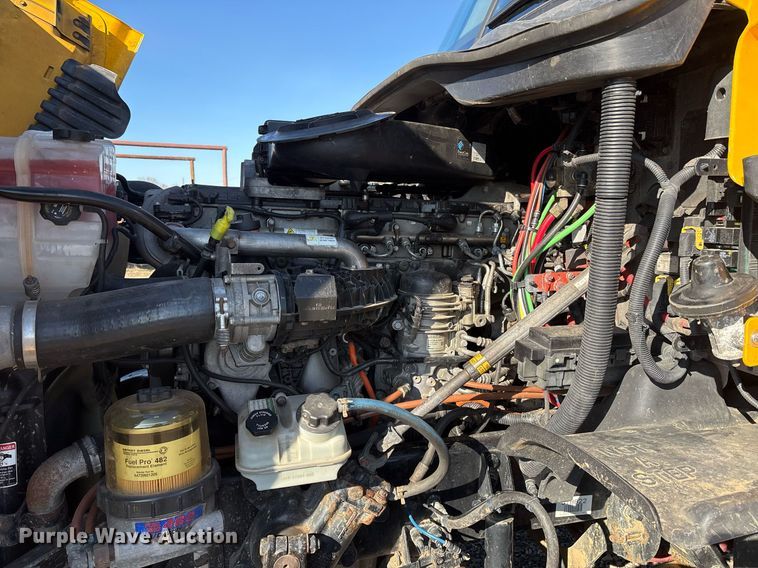 image for item OK9477 2016 Freightliner Cascadia 125 semi truck