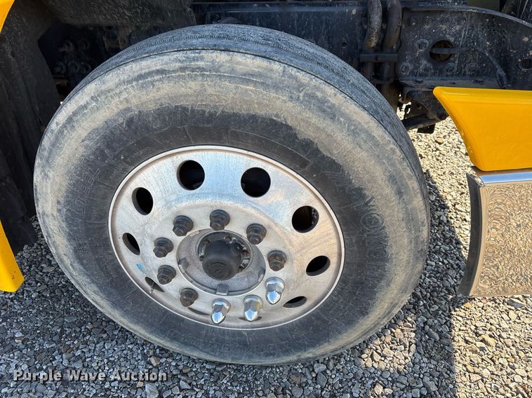 image for item OK9477 2016 Freightliner Cascadia 125 semi truck