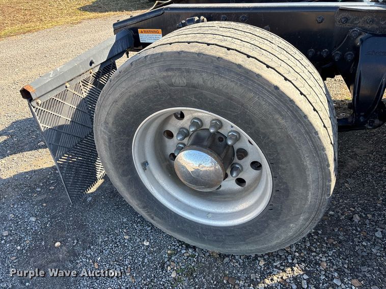 image for item OK9477 2016 Freightliner Cascadia 125 semi truck