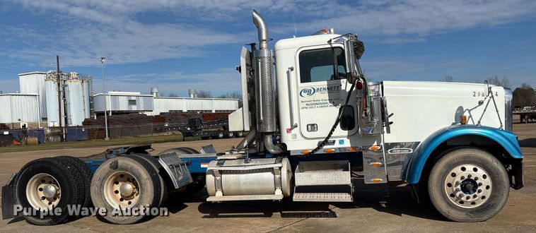 image for item OK9490 2006 Freightliner FLD132 Classic XL semi truck