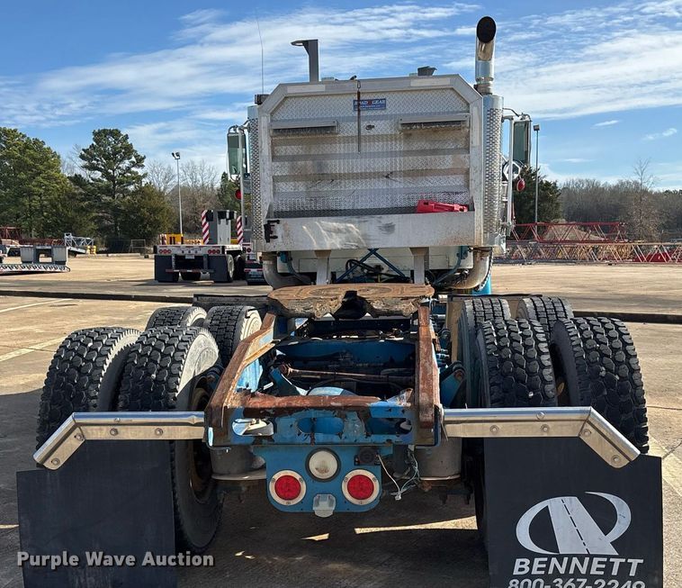 image for item OK9490 2006 Freightliner FLD132 Classic XL semi truck