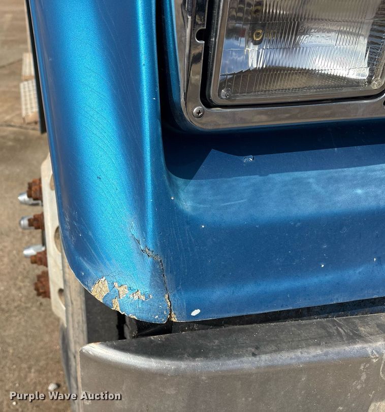 image for item OK9490 2006 Freightliner FLD132 Classic XL semi truck