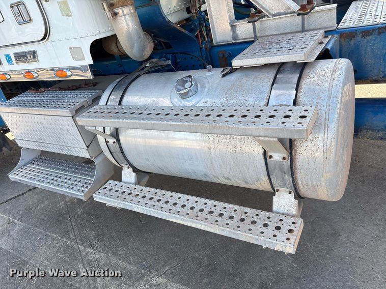 image for item OK9490 2006 Freightliner FLD132 Classic XL semi truck