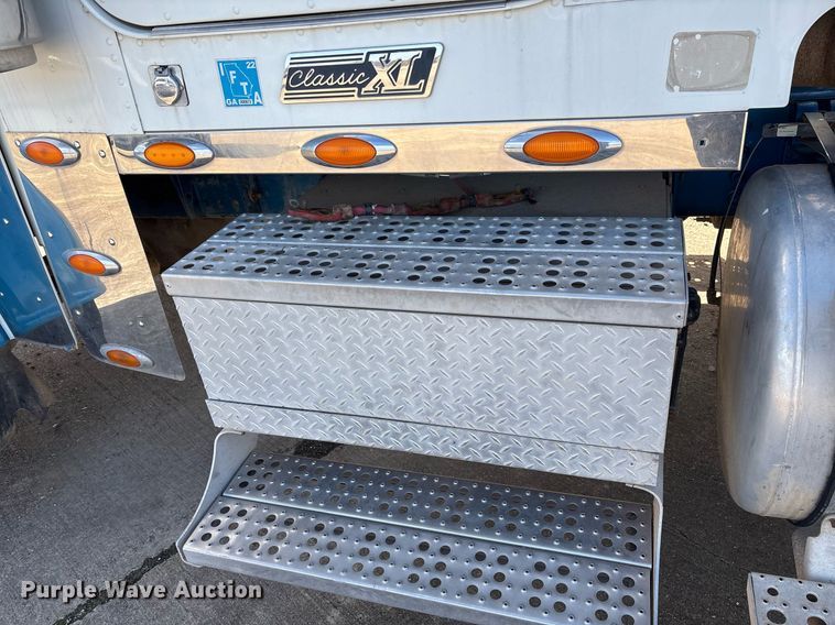 image for item OK9490 2006 Freightliner FLD132 Classic XL semi truck