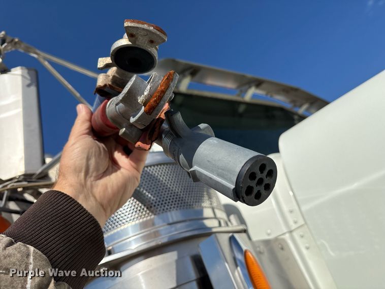 image for item OK9490 2006 Freightliner FLD132 Classic XL semi truck