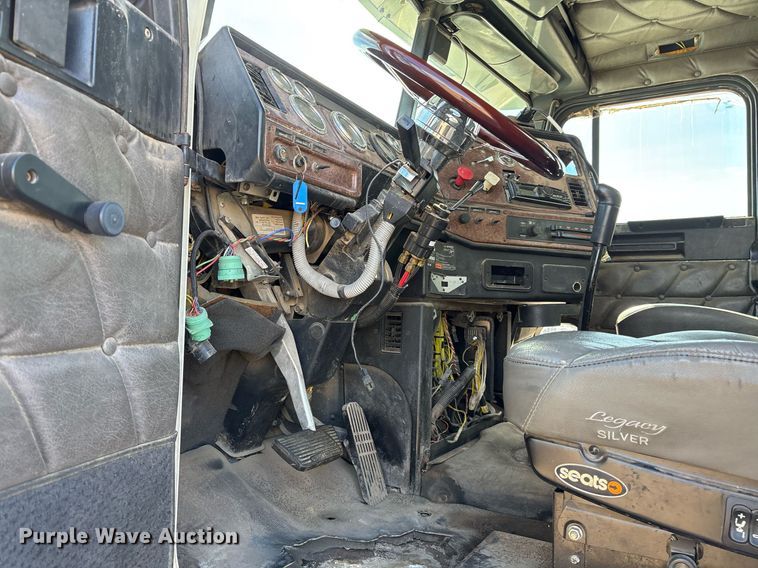 image for item OK9490 2006 Freightliner FLD132 Classic XL semi truck