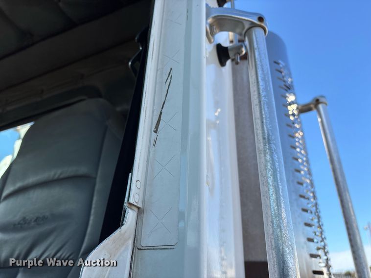 image for item OK9490 2006 Freightliner FLD132 Classic XL semi truck