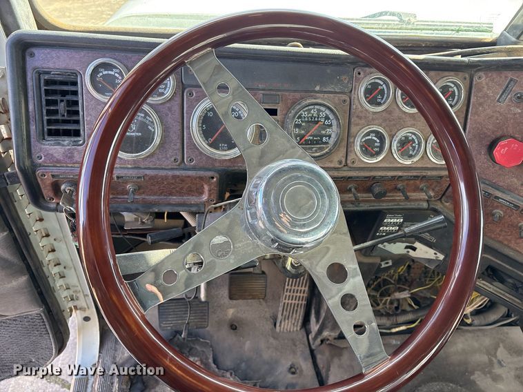 image for item OK9490 2006 Freightliner FLD132 Classic XL semi truck