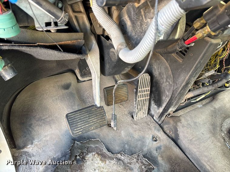 image for item OK9490 2006 Freightliner FLD132 Classic XL semi truck