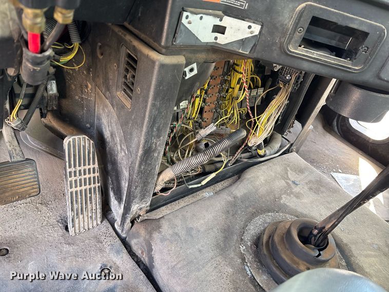 image for item OK9490 2006 Freightliner FLD132 Classic XL semi truck