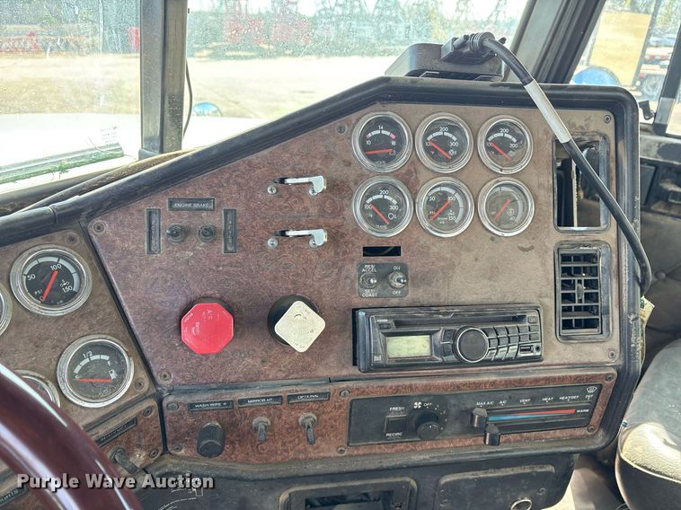 image for item OK9490 2006 Freightliner FLD132 Classic XL semi truck