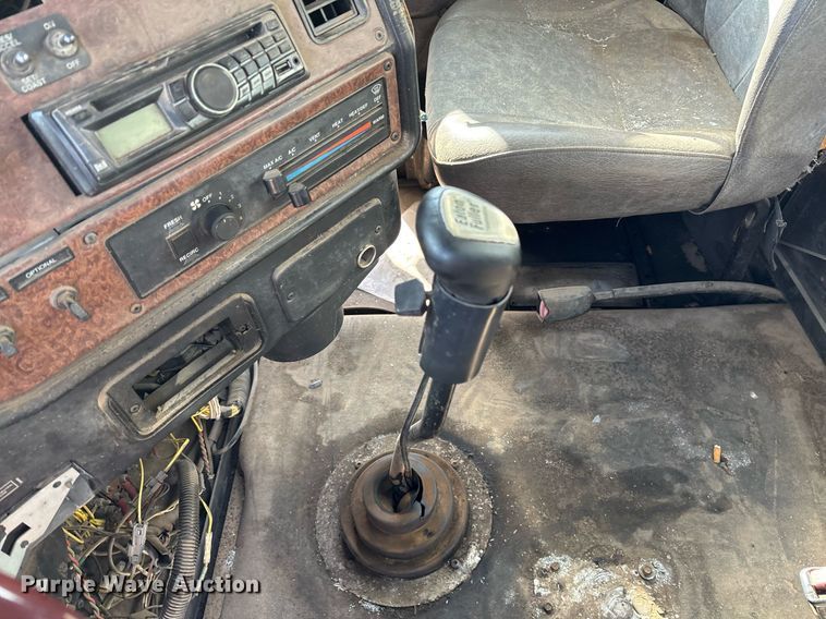 image for item OK9490 2006 Freightliner FLD132 Classic XL semi truck