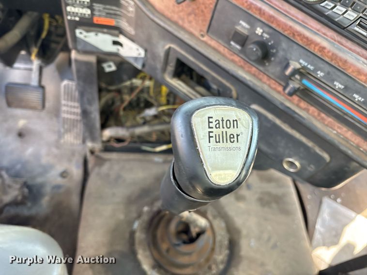 image for item OK9490 2006 Freightliner FLD132 Classic XL semi truck