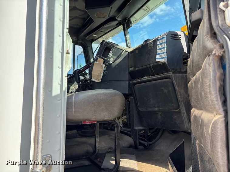 image for item OK9490 2006 Freightliner FLD132 Classic XL semi truck