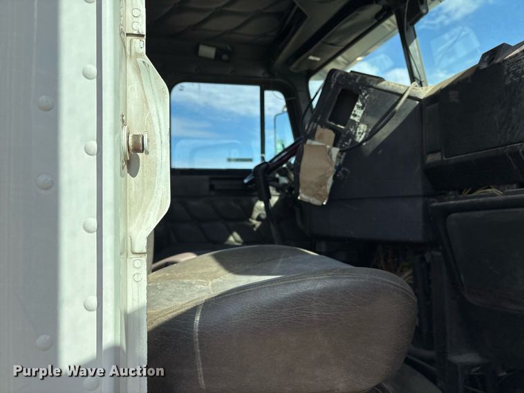 image for item OK9490 2006 Freightliner FLD132 Classic XL semi truck