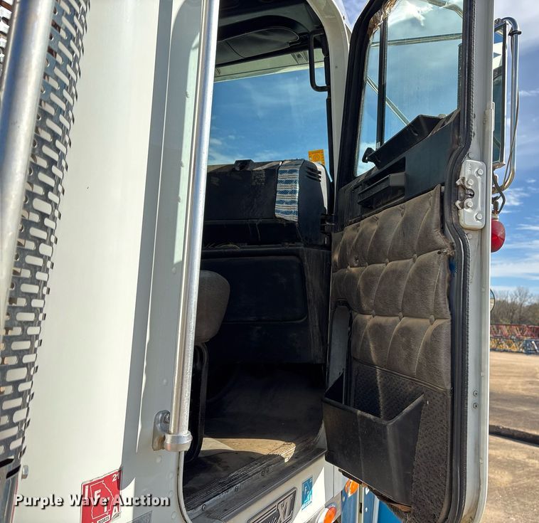 image for item OK9490 2006 Freightliner FLD132 Classic XL semi truck