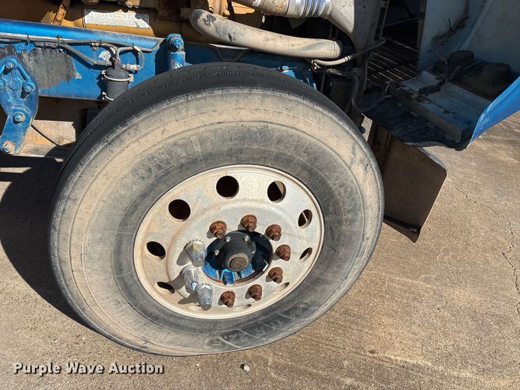 image for item OK9490 2006 Freightliner FLD132 Classic XL semi truck