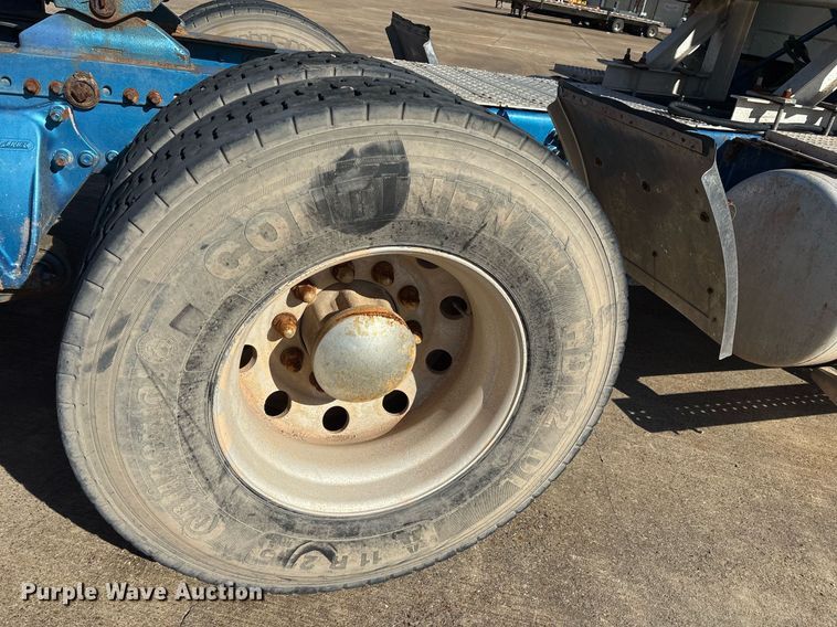 image for item OK9490 2006 Freightliner FLD132 Classic XL semi truck