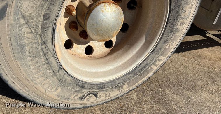 image for item OK9490 2006 Freightliner FLD132 Classic XL semi truck