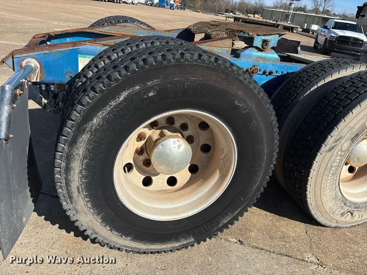 image for item OK9490 2006 Freightliner FLD132 Classic XL semi truck