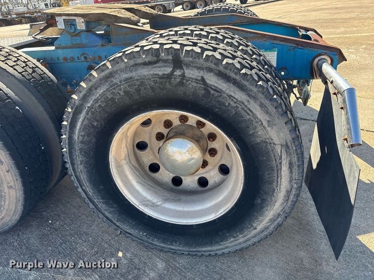 image for item OK9490 2006 Freightliner FLD132 Classic XL semi truck