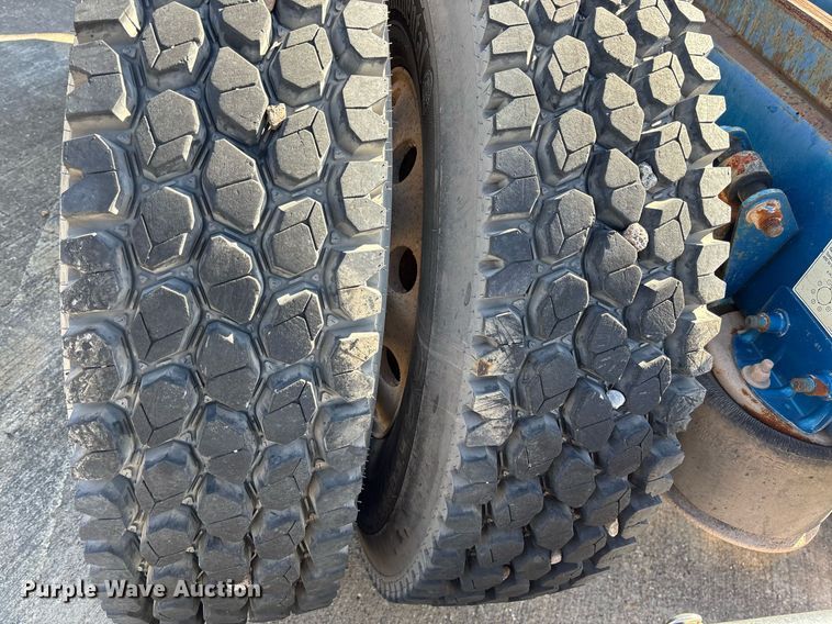 image for item OK9490 2006 Freightliner FLD132 Classic XL semi truck