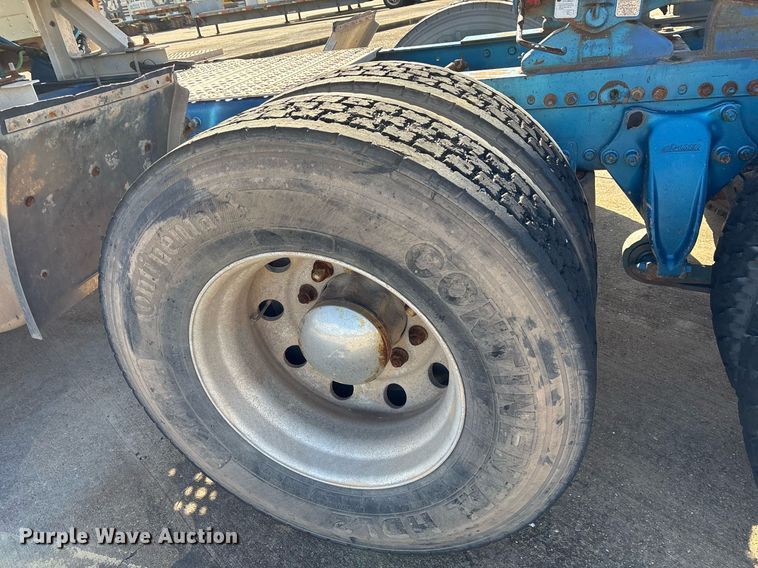 image for item OK9490 2006 Freightliner FLD132 Classic XL semi truck