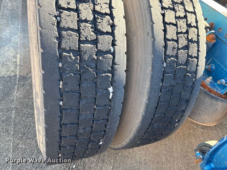 image for item OK9490 2006 Freightliner FLD132 Classic XL semi truck