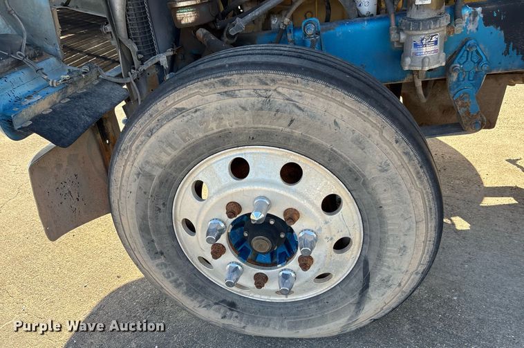 image for item OK9490 2006 Freightliner FLD132 Classic XL semi truck