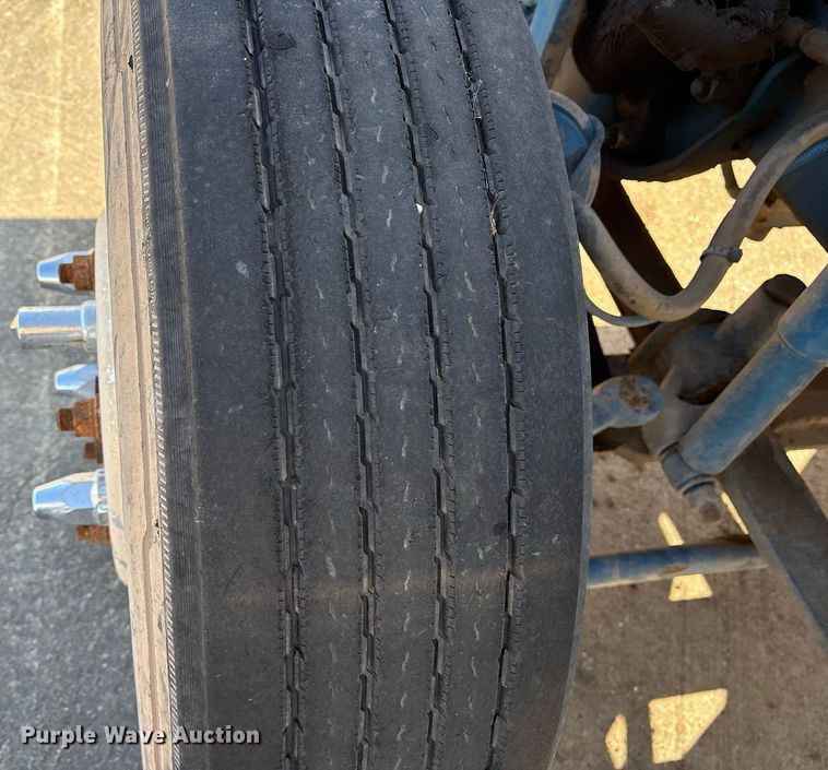 image for item OK9490 2006 Freightliner FLD132 Classic XL semi truck