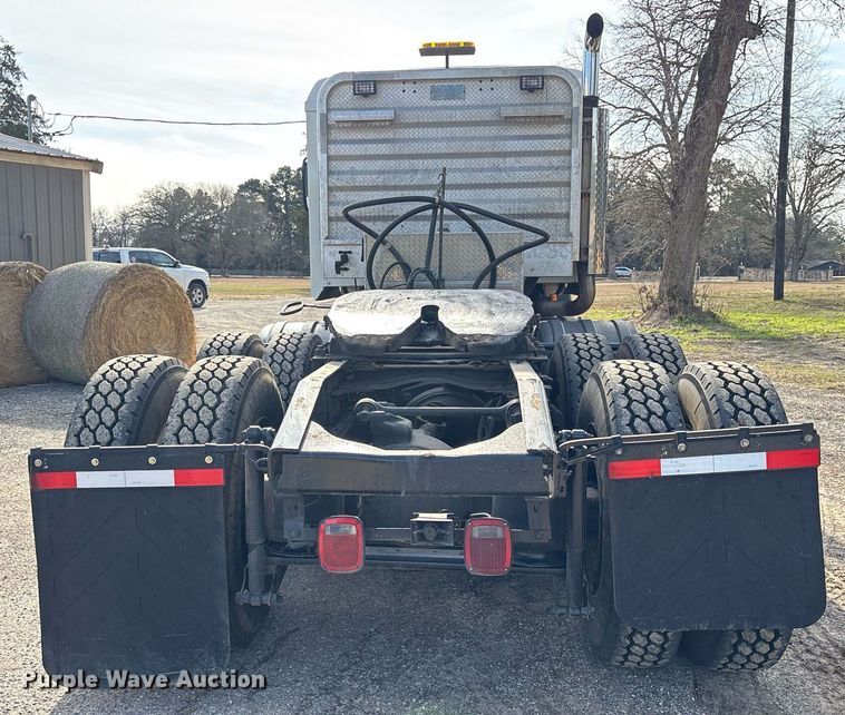 image for item OK9496 2007 Mack CXN613 semi truck