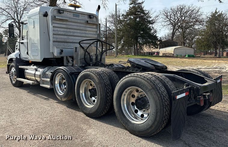 image for item OK9496 2007 Mack CXN613 semi truck