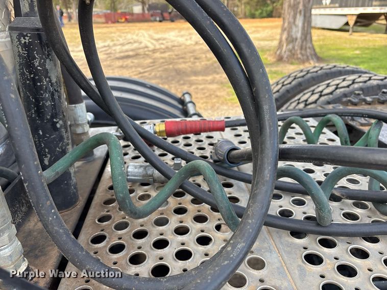 image for item OK9496 2007 Mack CXN613 semi truck