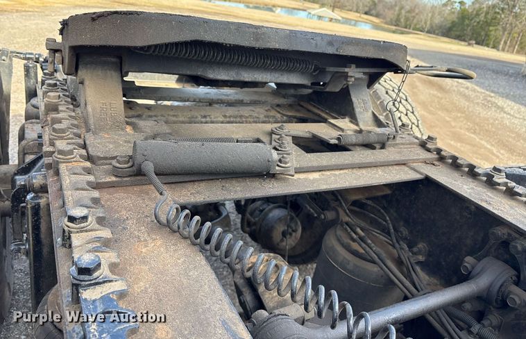 image for item OK9496 2007 Mack CXN613 semi truck