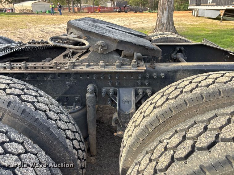 image for item OK9496 2007 Mack CXN613 semi truck