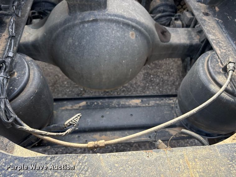 image for item OK9496 2007 Mack CXN613 semi truck