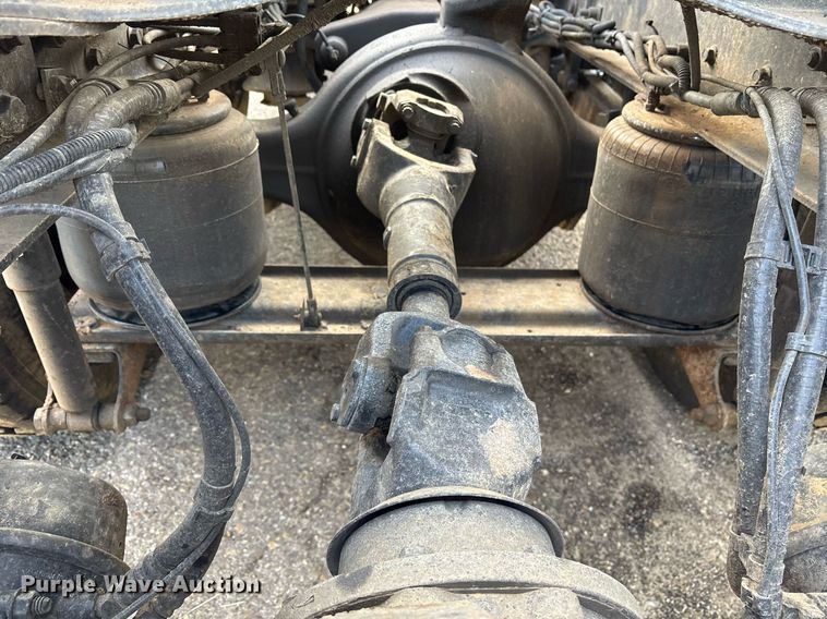 image for item OK9496 2007 Mack CXN613 semi truck