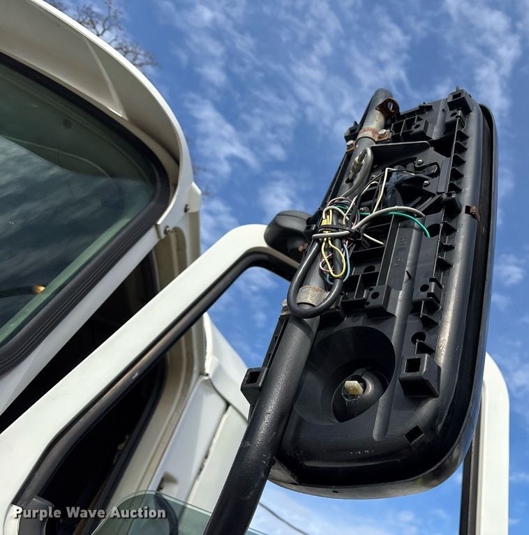 image for item OK9496 2007 Mack CXN613 semi truck