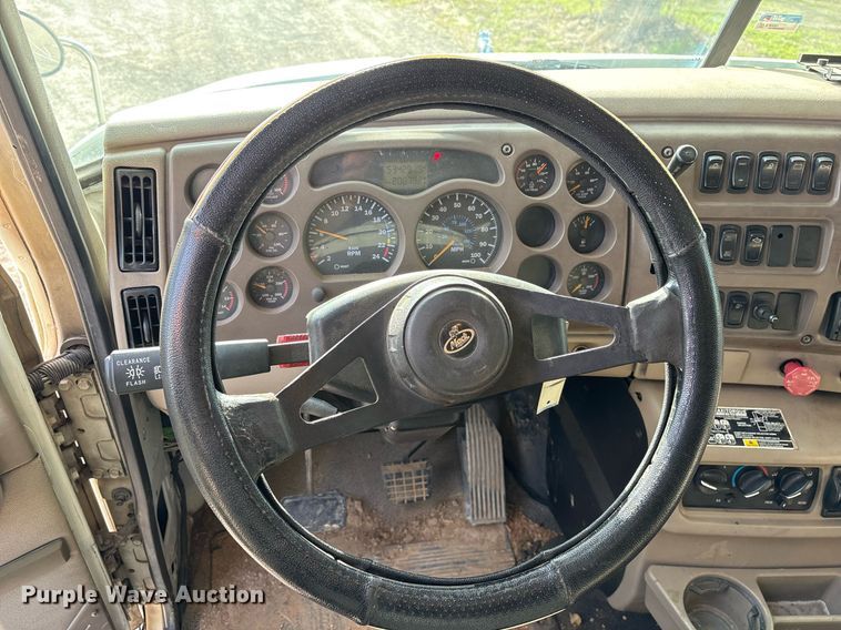 image for item OK9496 2007 Mack CXN613 semi truck