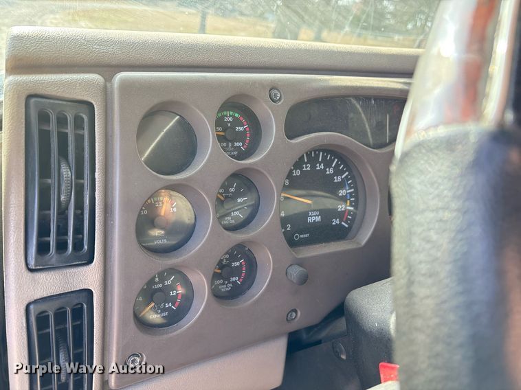 image for item OK9496 2007 Mack CXN613 semi truck